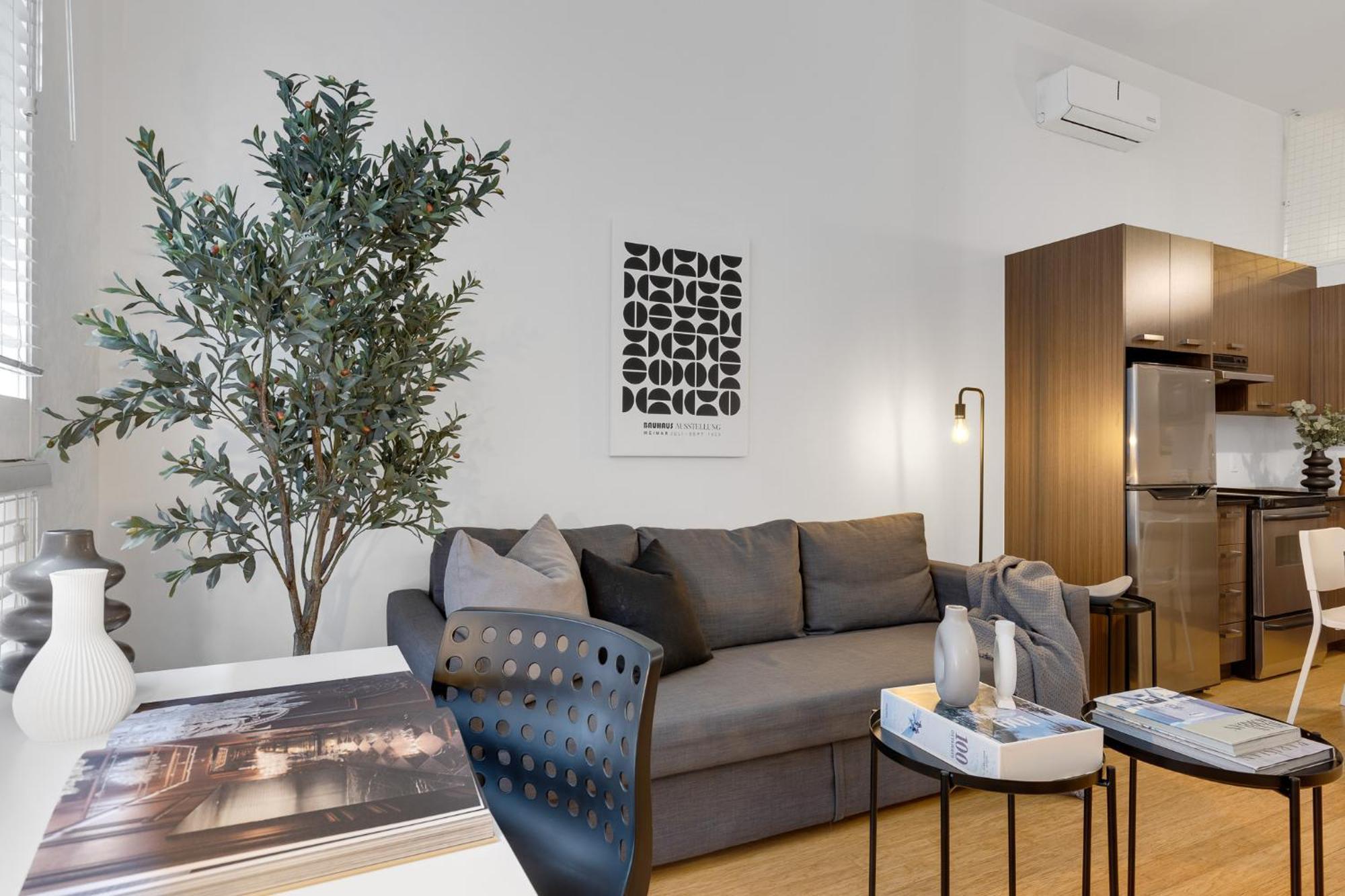 Liv Mtl Main Aparthotel