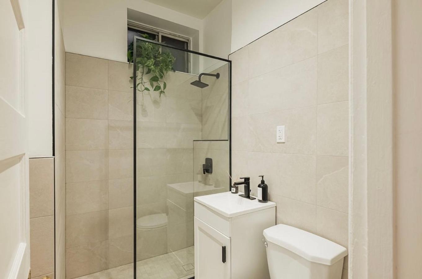 The Velvet Vista-downtown Mtl Apartment *