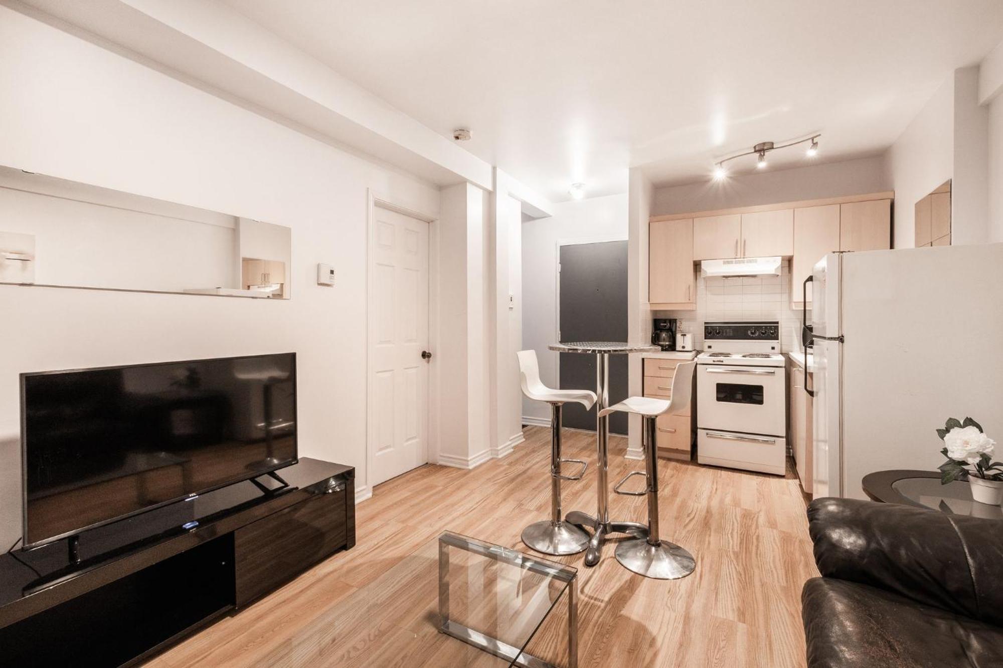 One Bedroom 10 Min From Downtown - 106 Apartment