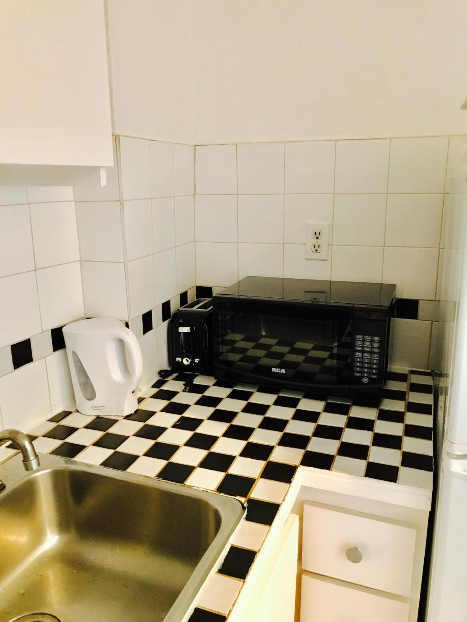 Stylish Apartment: Comfortable In The Golden Square Mile * Montreal