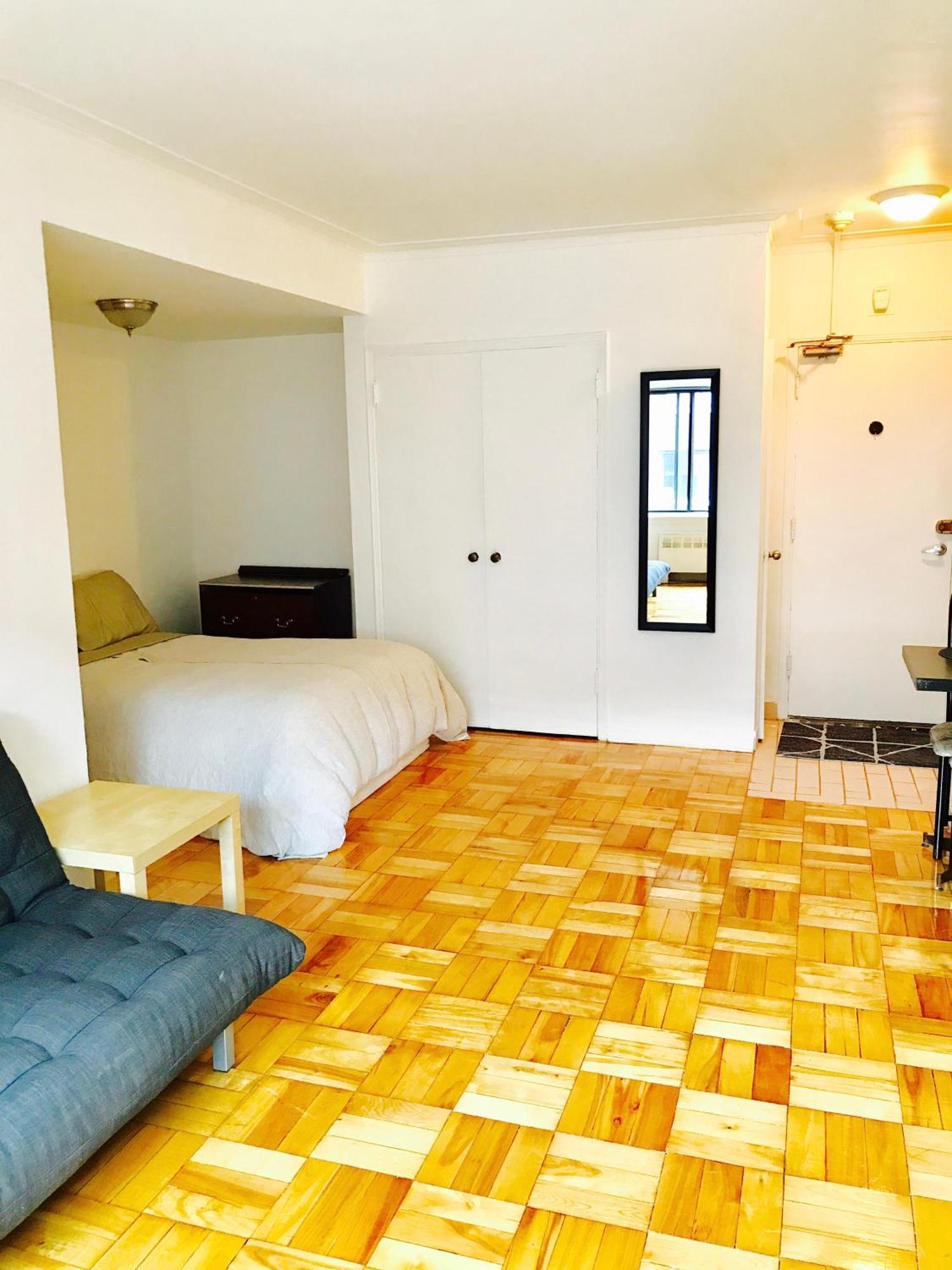 Stylish Apartment: Comfortable In The Golden Square Mile Montreal