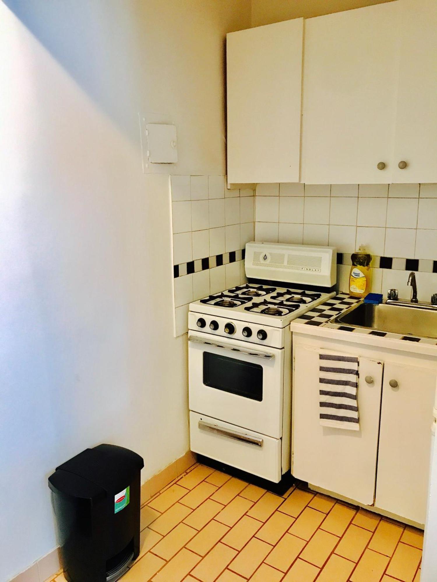 Stylish Apartment: Comfortable In The Golden Square Mile Apartment Montreal