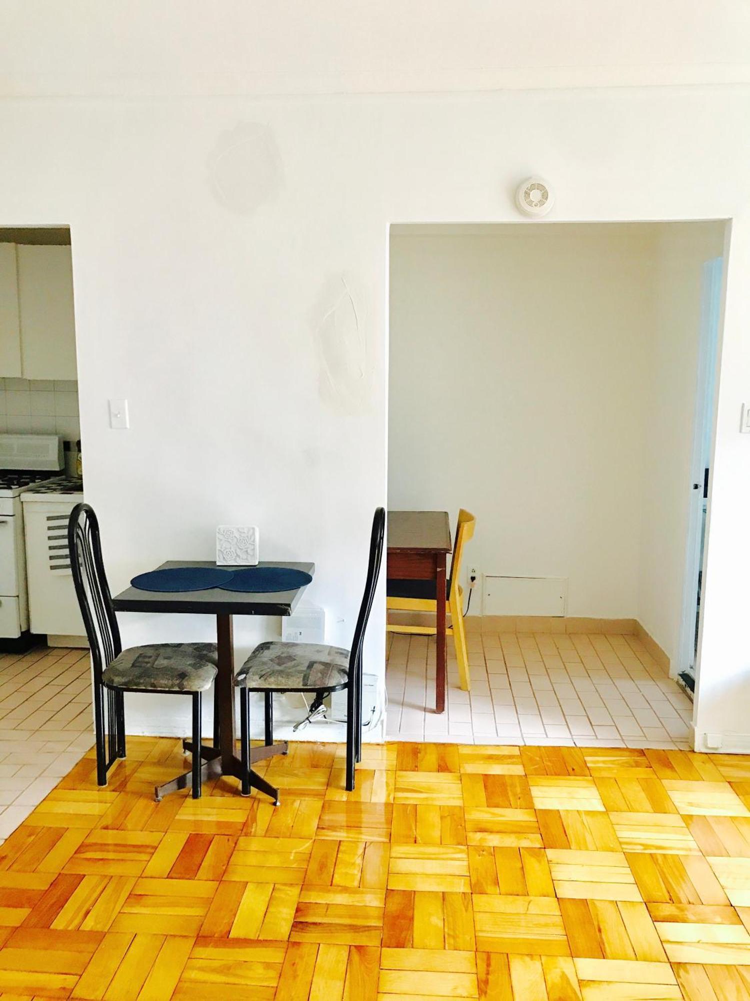 Stylish Apartment: Comfortable In The Golden Square Mile *