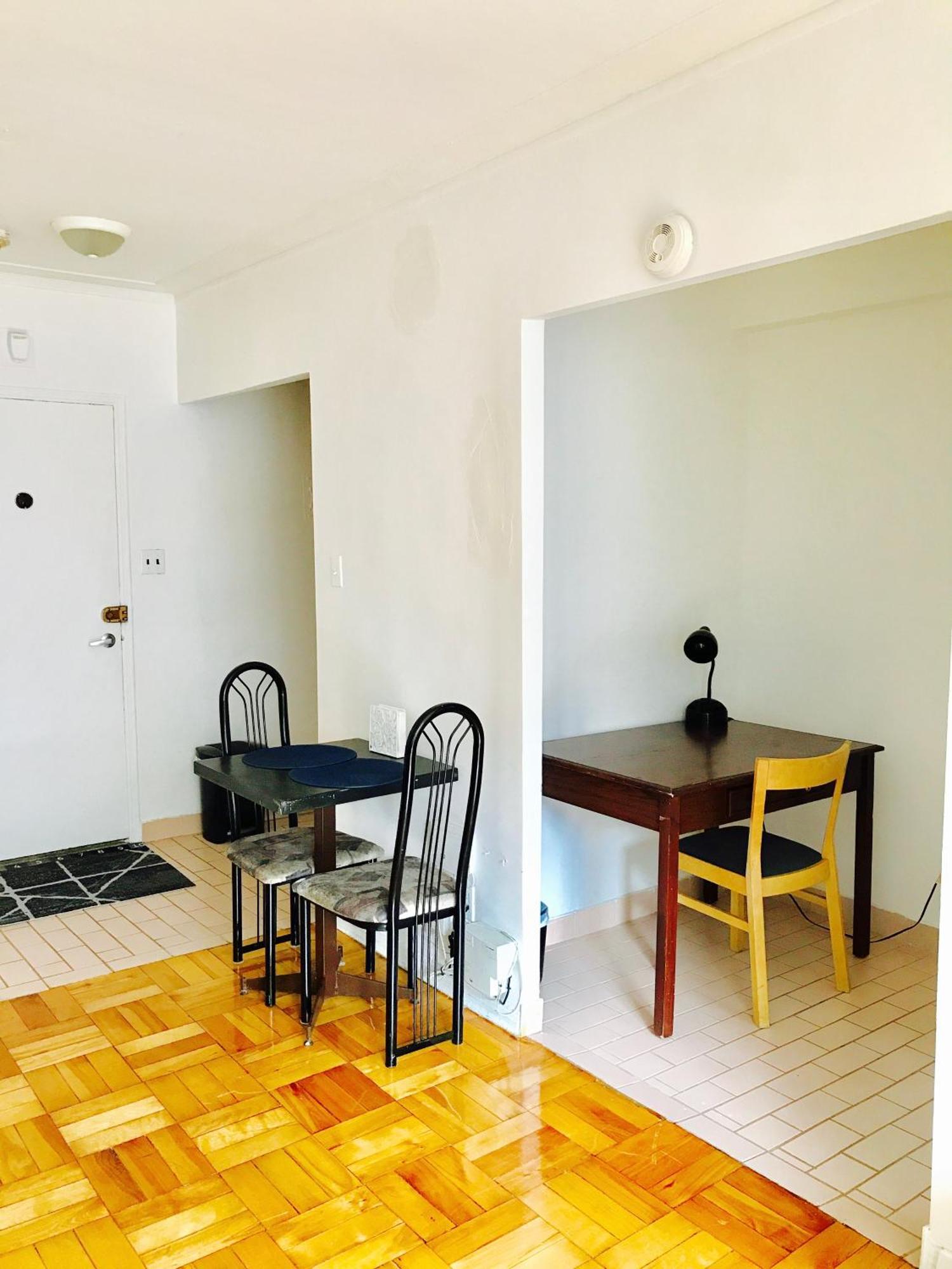 Stylish Apartment: Comfortable In The Golden Square Mile Apartment *