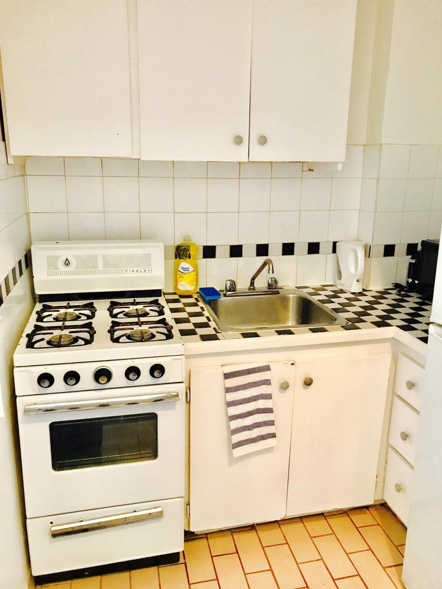 Stylish Apartment: Comfortable In The Golden Square Mile * Montreal