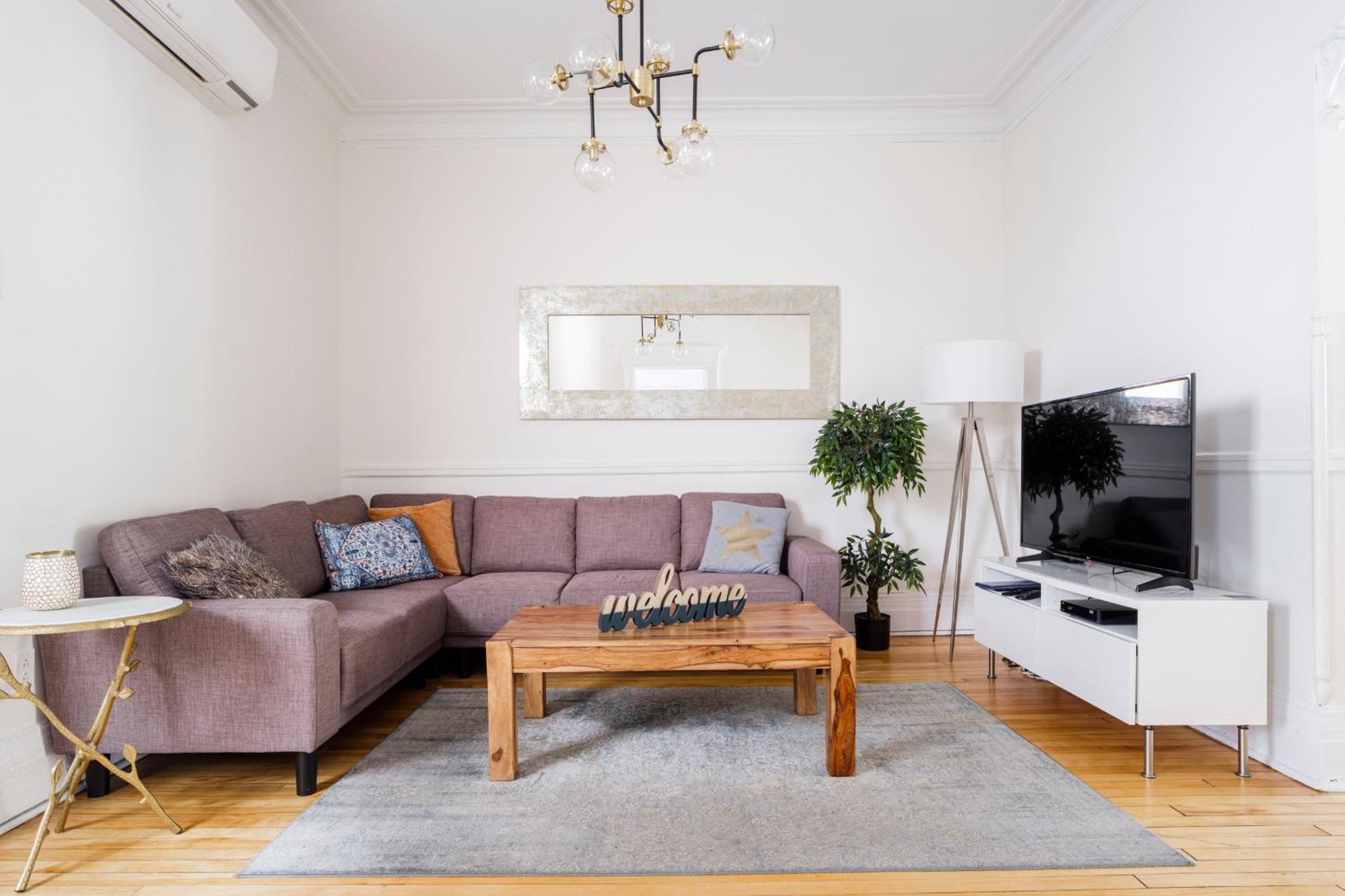 Mtlvacationrentals -the Chic Laurier Apartment