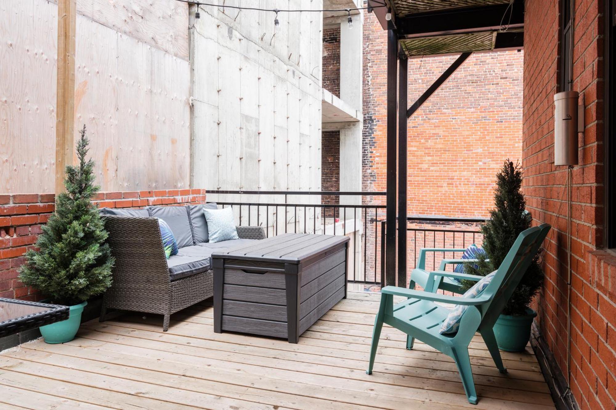 Mtlvacationrentals -the Chic Laurier * Montreal