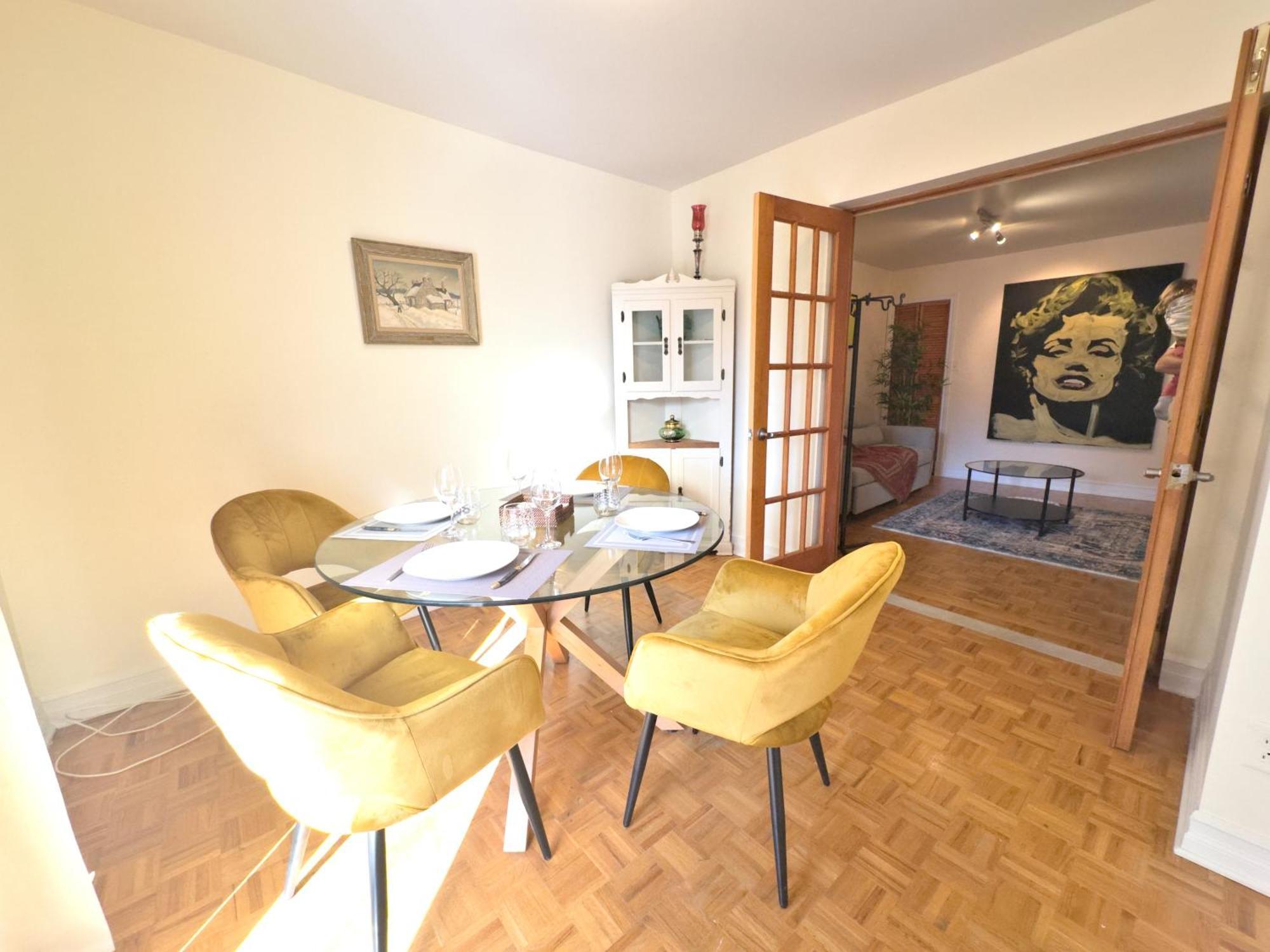 Superb 3 Bed 3mins From Mont-royal Metro *