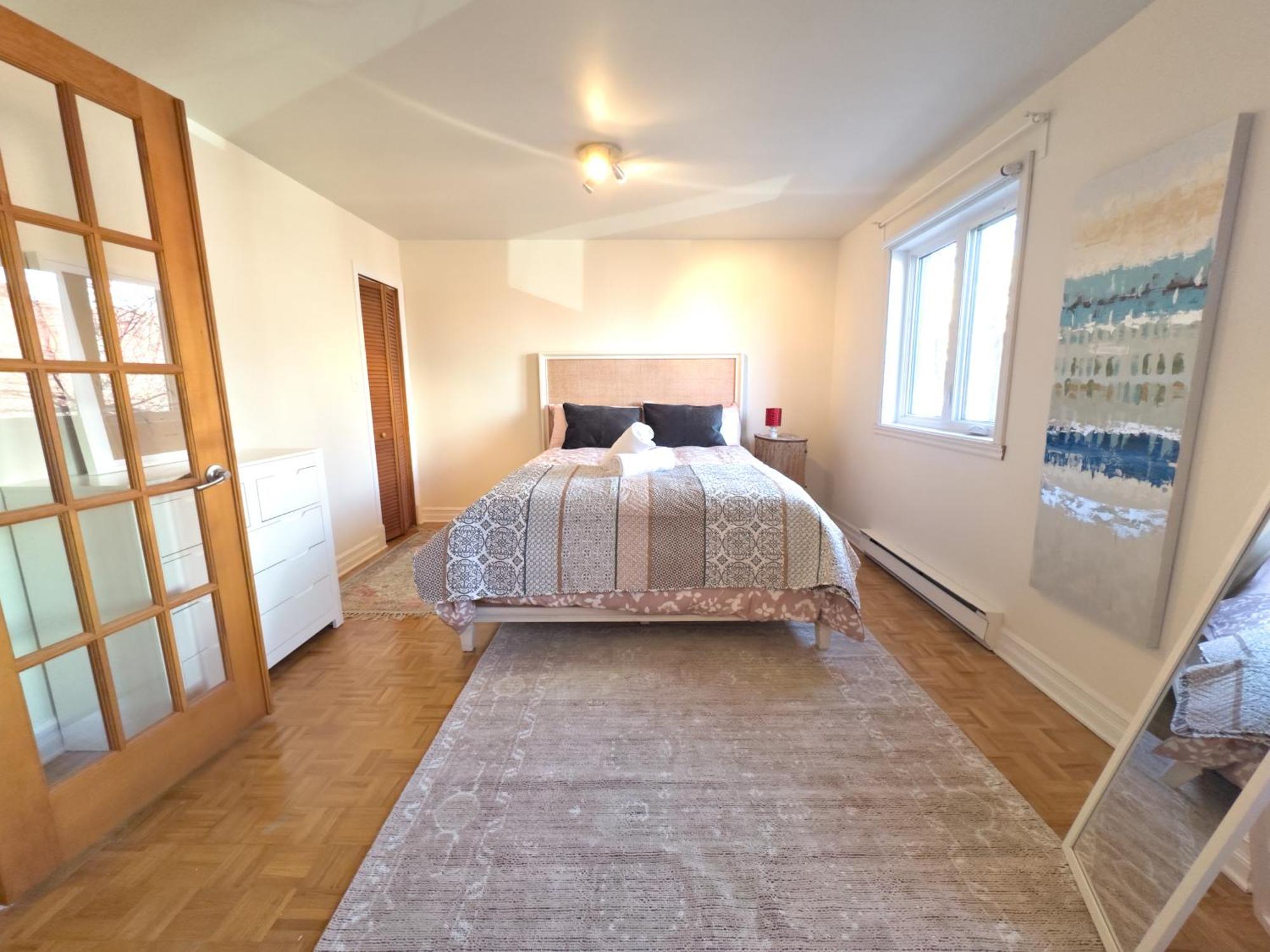 Superb 3 Bed 3mins From Mont-royal Metro * Montreal