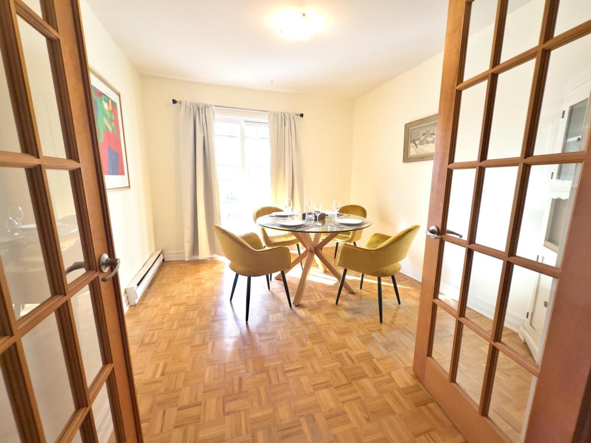 Apartment Superb 3 Bed 3mins From Mont-royal Metro Montreal