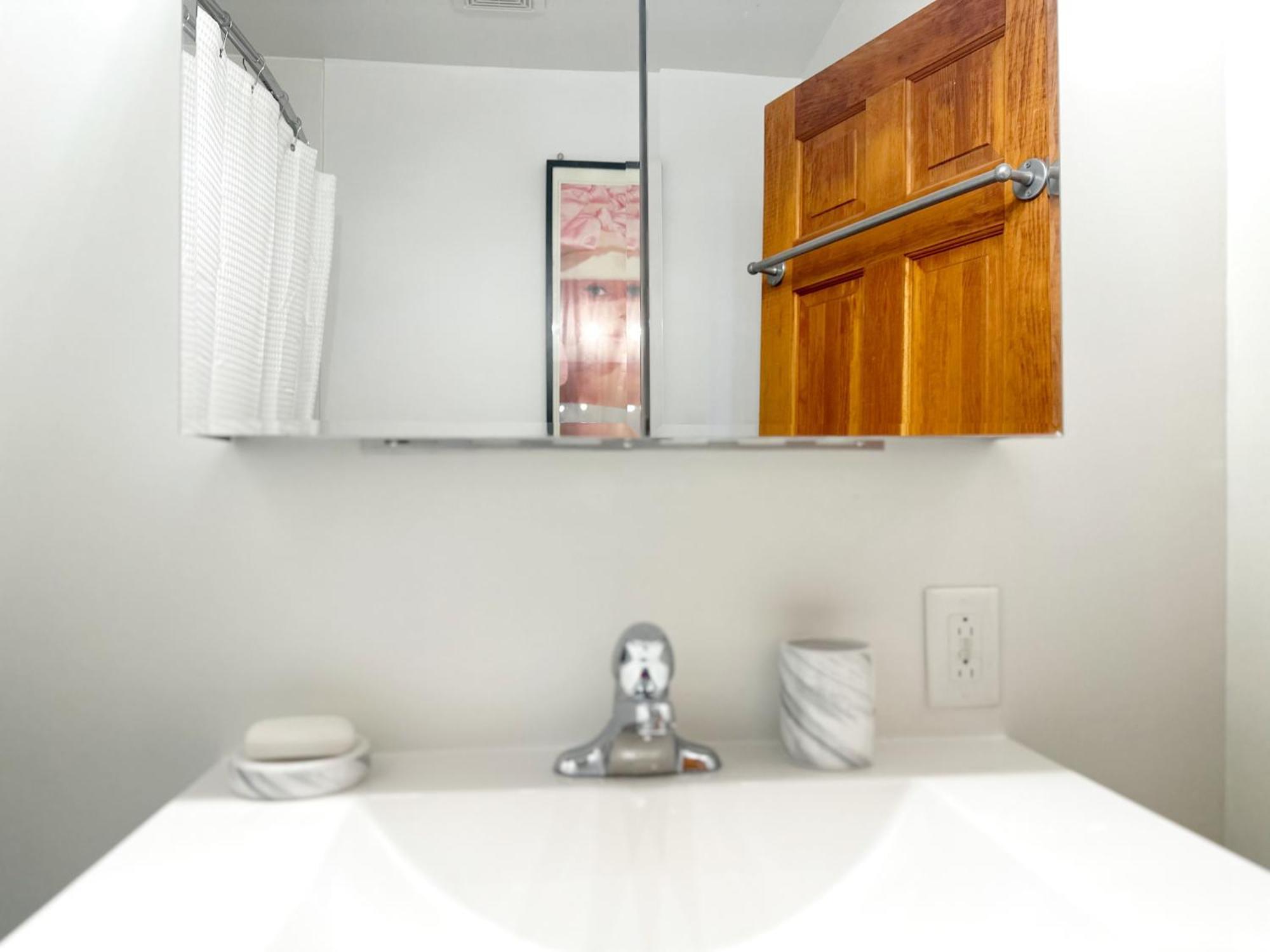 Apartment Superb 3 Bed 3mins From Mont-royal Metro *