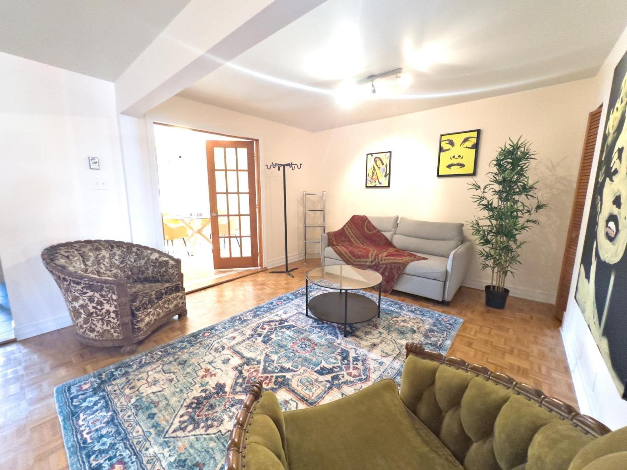 Apartment Superb 3 Bed 3mins From Mont-royal Metro