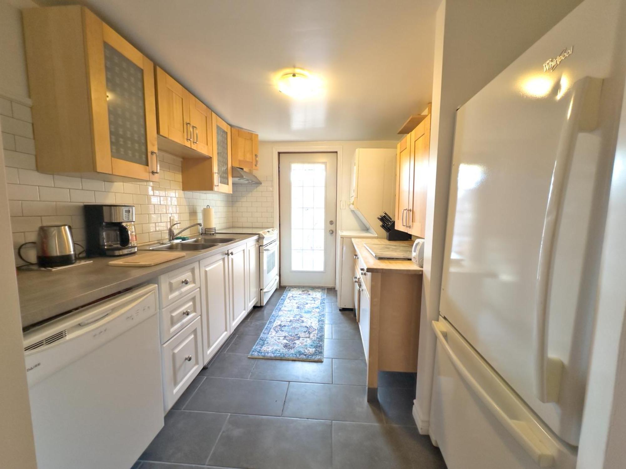 Apartment Superb 3 Bed 3mins From Mont-royal Metro