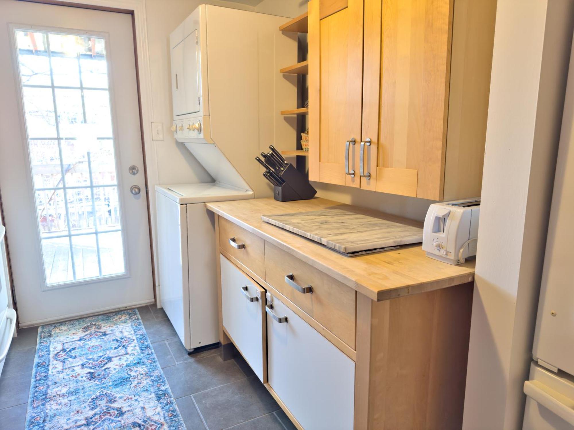 Superb 3 Bed 3mins From Mont-royal Metro