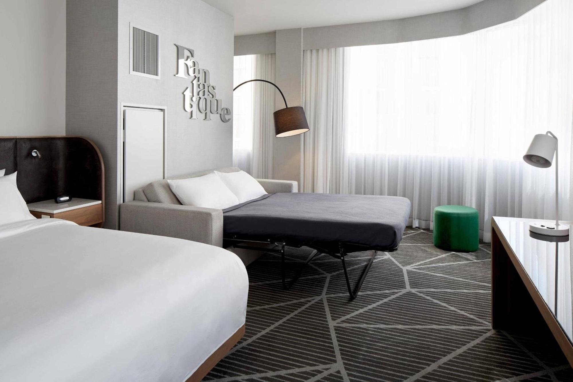 Renaissance Downtown Hotel 4*
