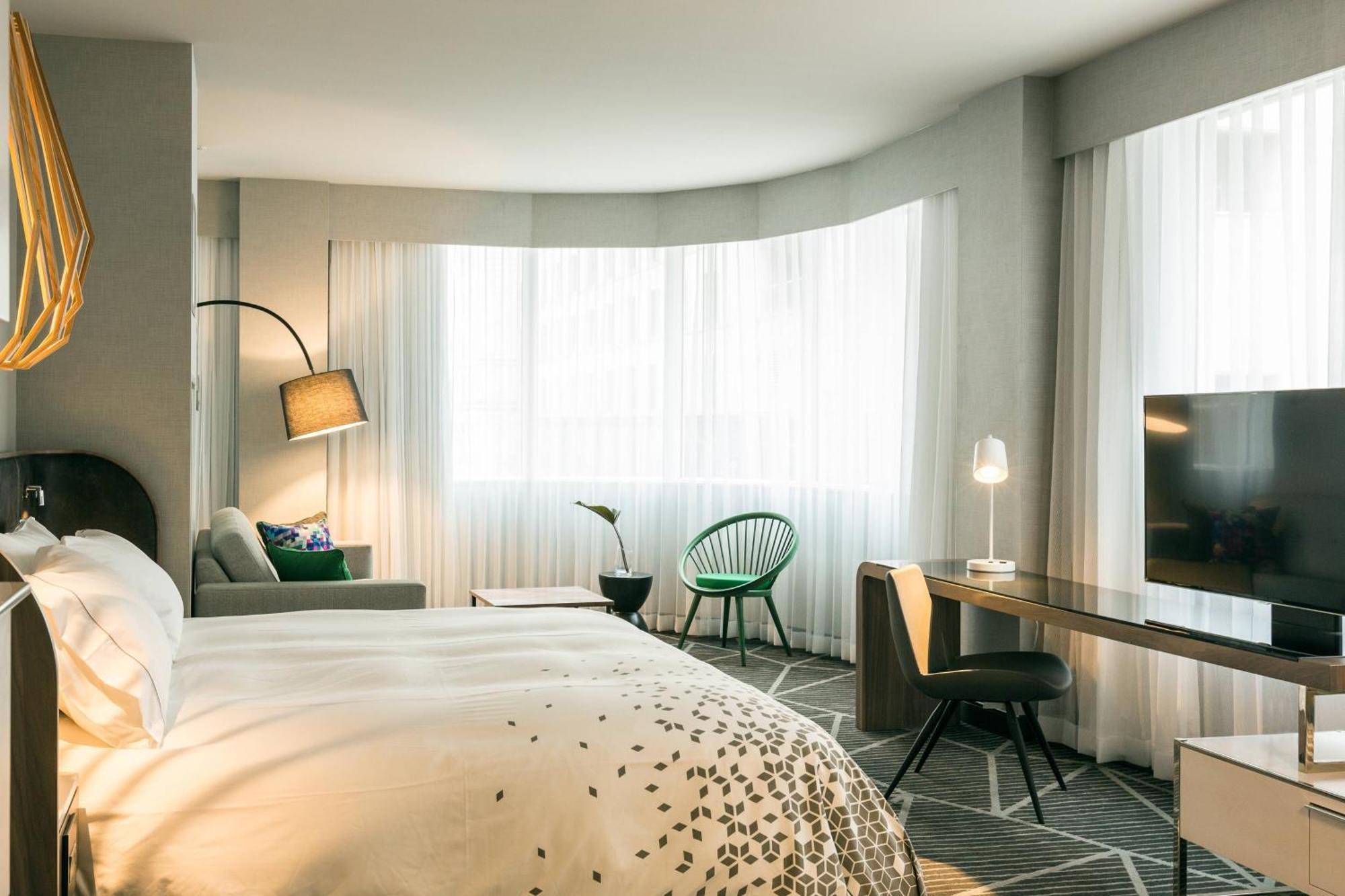 Renaissance Downtown Hotel