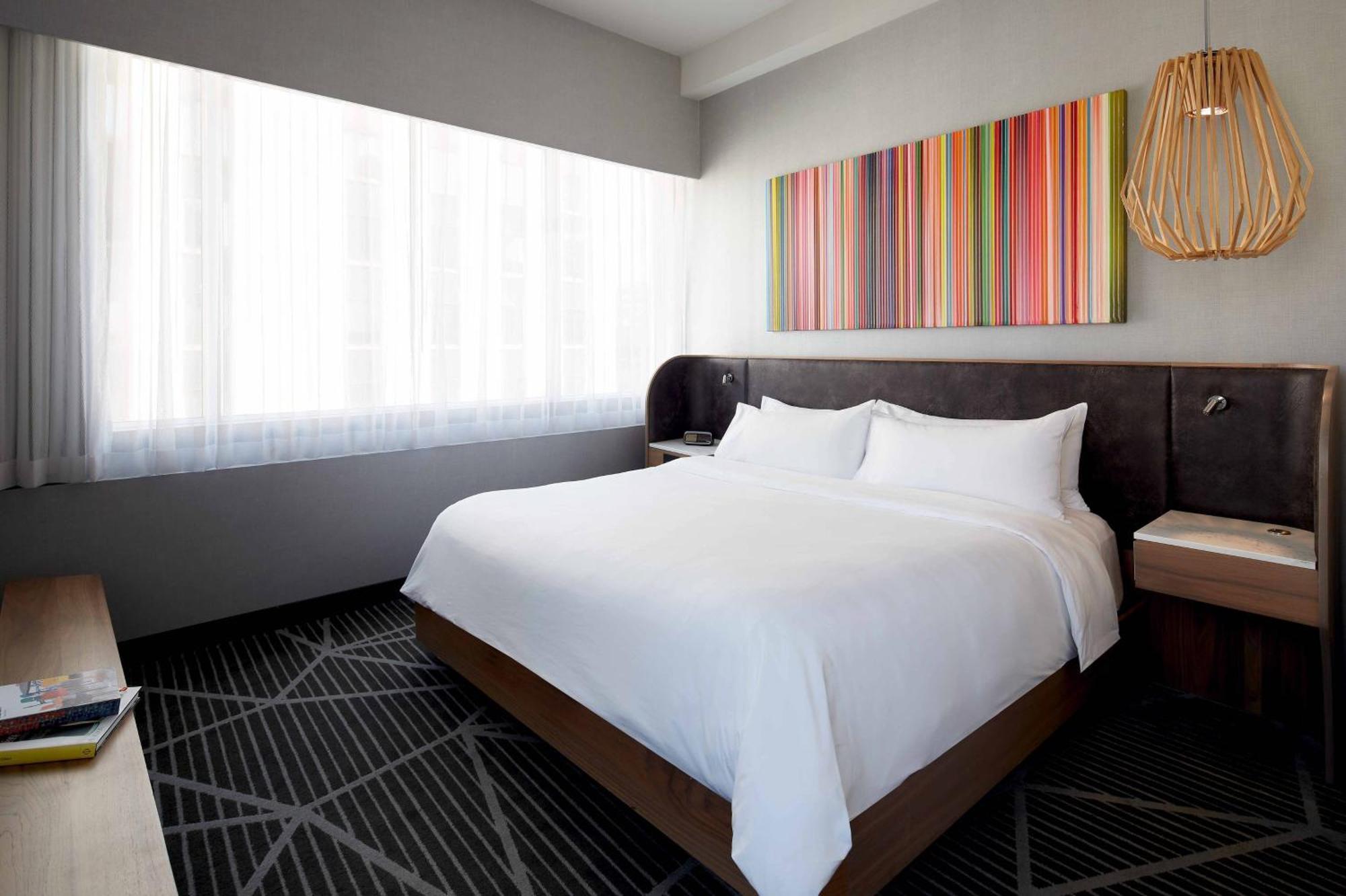 Renaissance Downtown 4* Montreal