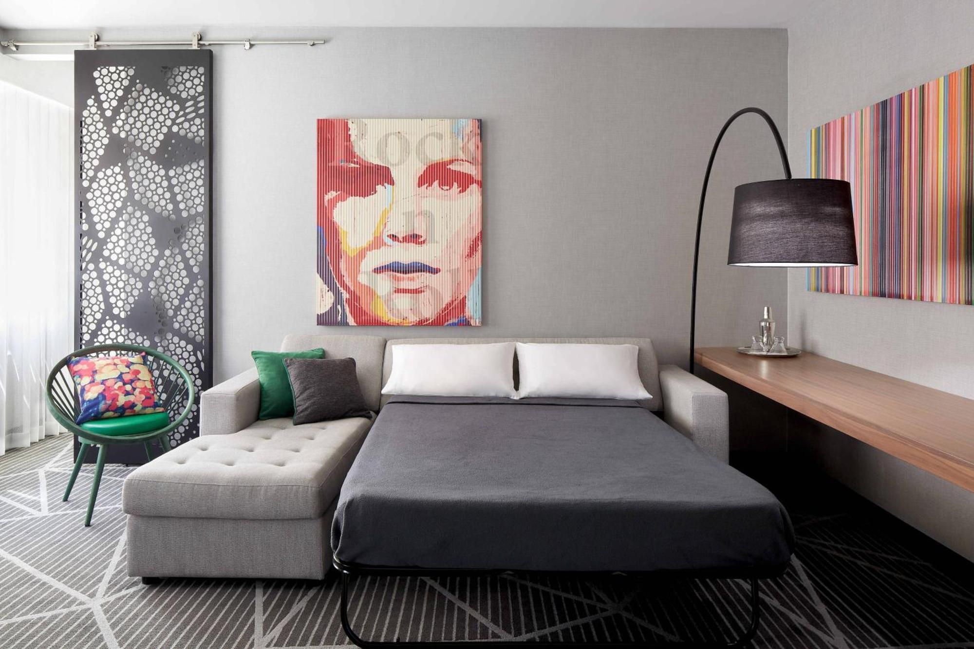 Renaissance Downtown 4*