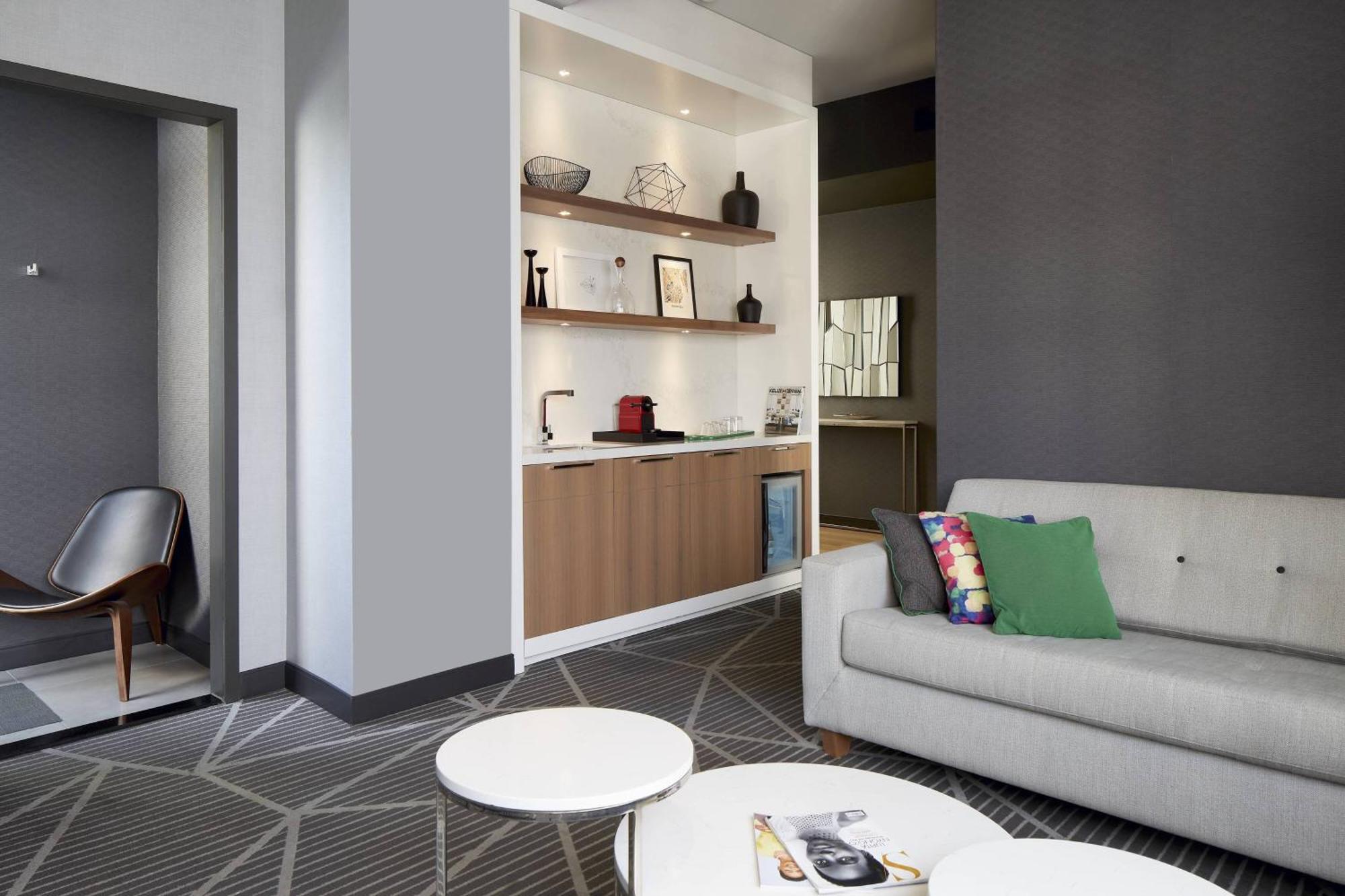 Renaissance Downtown Hotel 4*