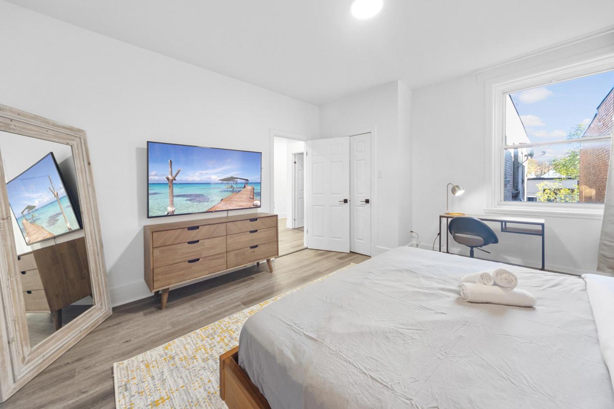 Modern And Cozy 4 Bedrooms Sleep 12 *