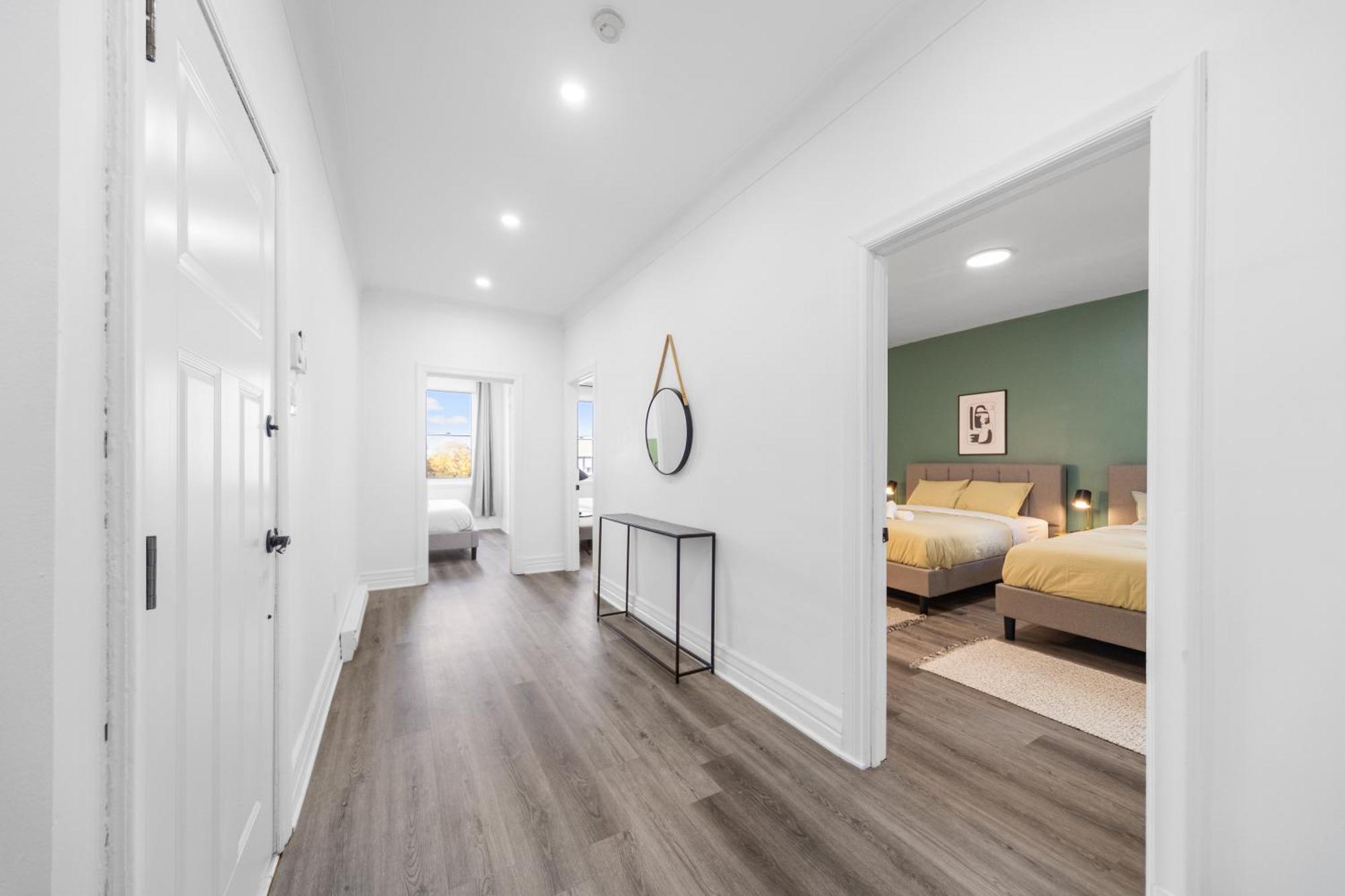 Modern And Cozy 4 Bedrooms Sleep 12 Apartment *