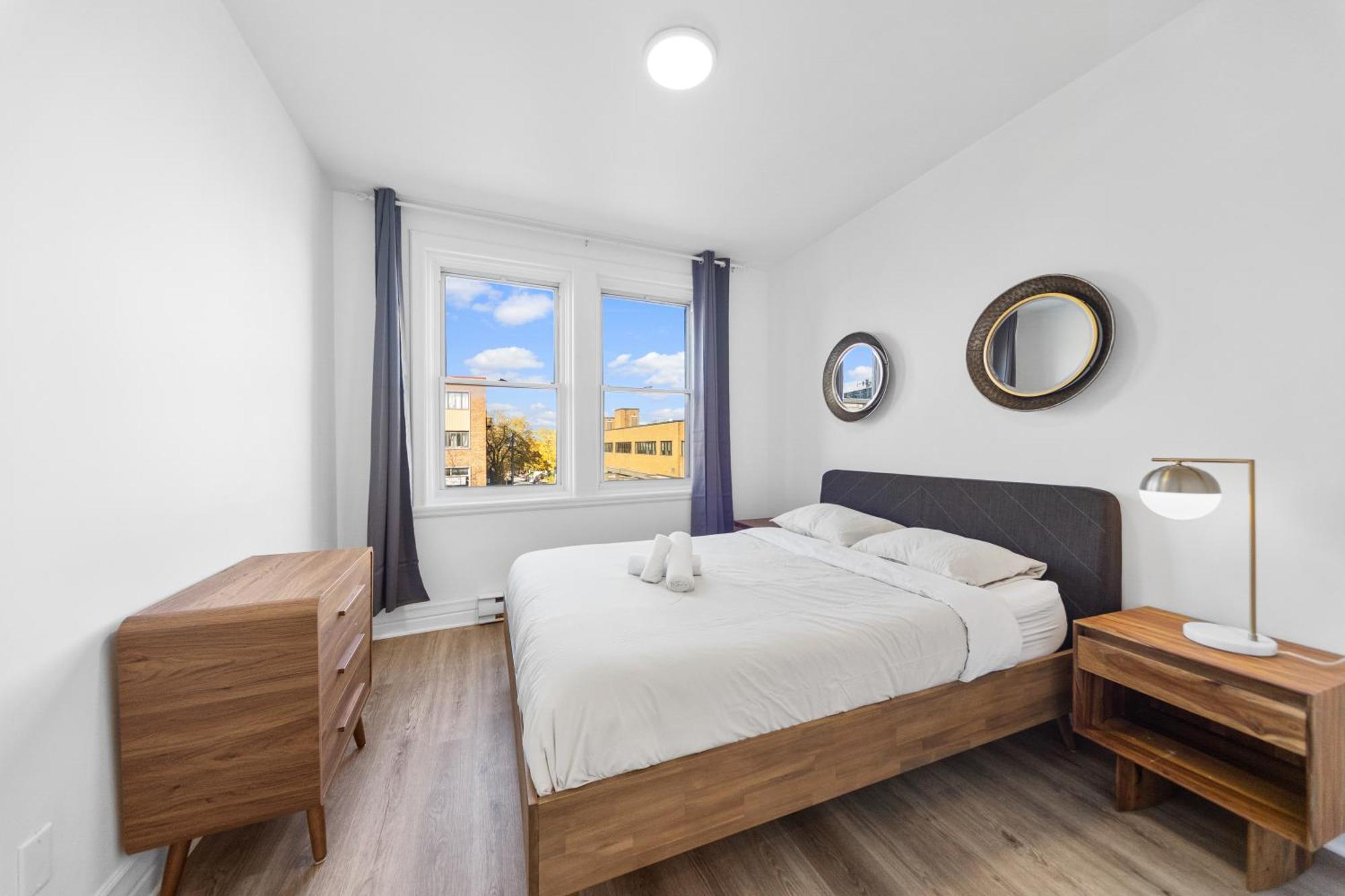 Modern And Cozy 4 Bedrooms Sleep 12 *