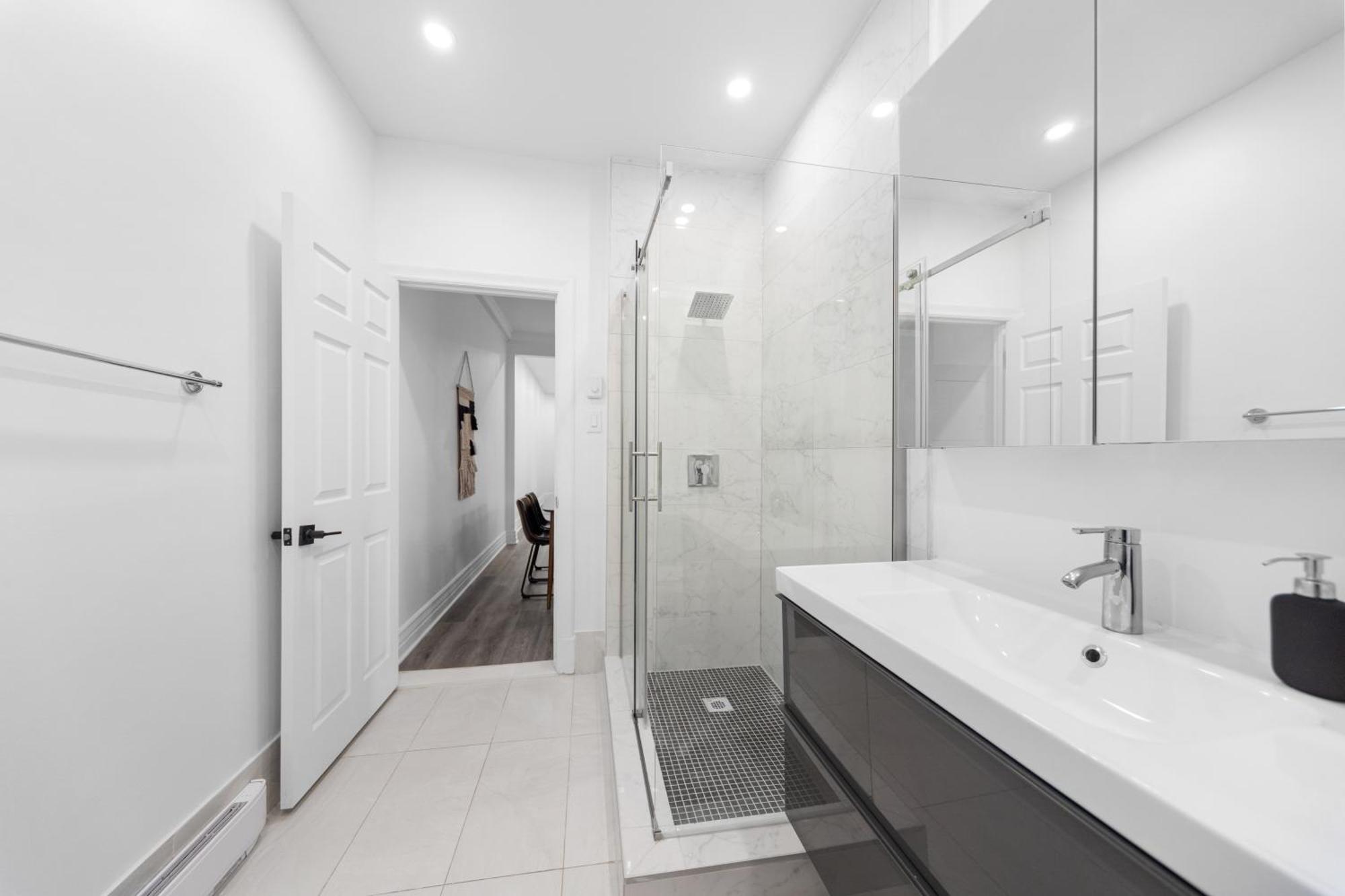 Apartment Modern And Cozy 4 Bedrooms Sleep 12 *