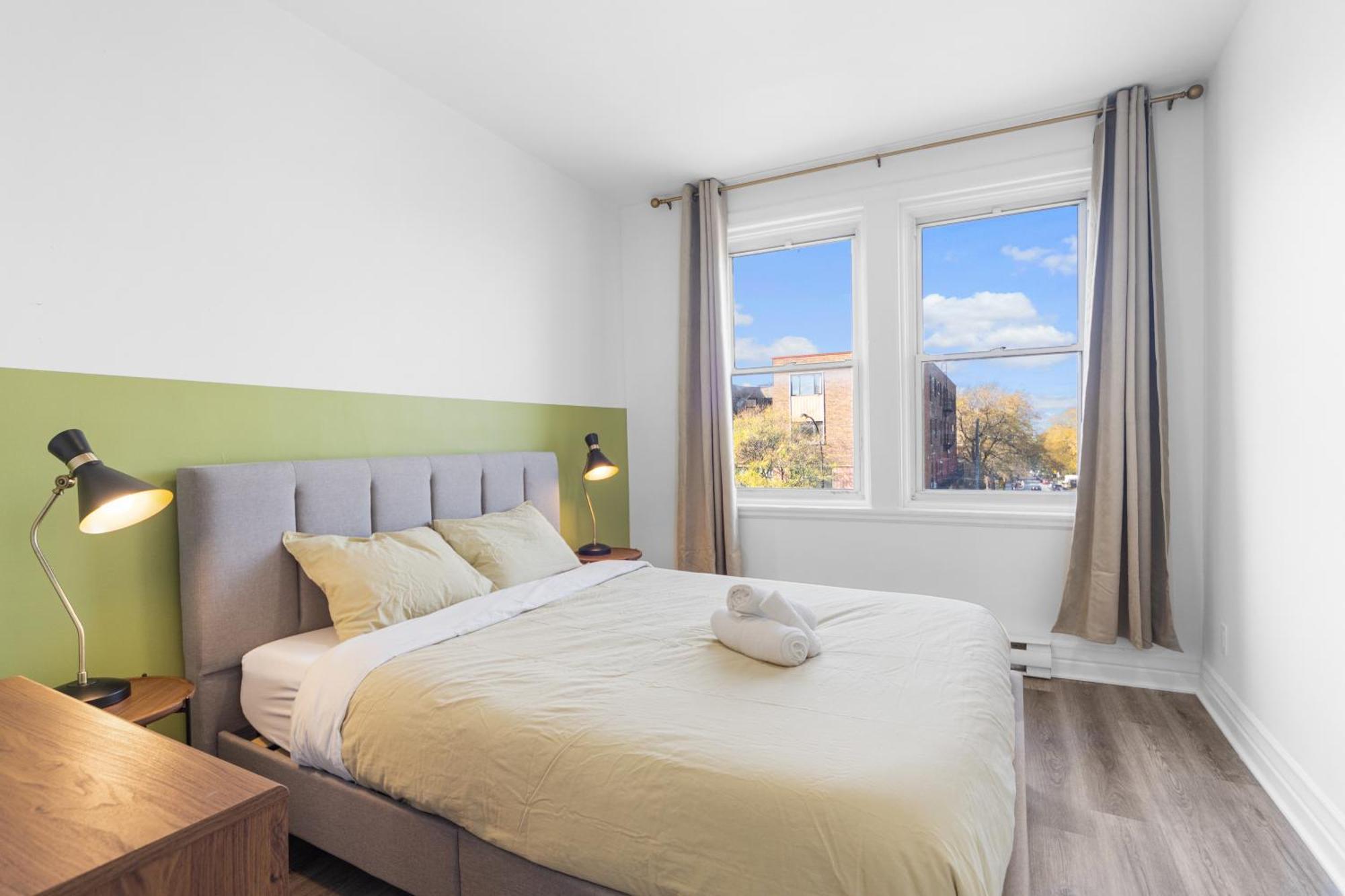 Apartment Modern And Cozy 4 Bedrooms Sleep 12 *