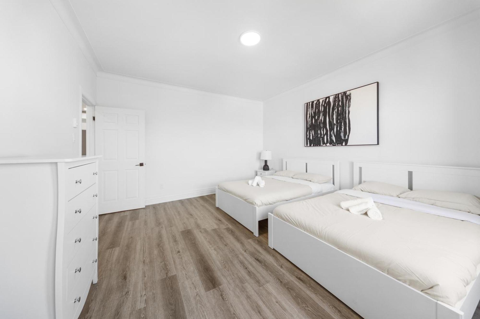 Apartment Modern And Cozy 4 Bedrooms Sleep 12 *