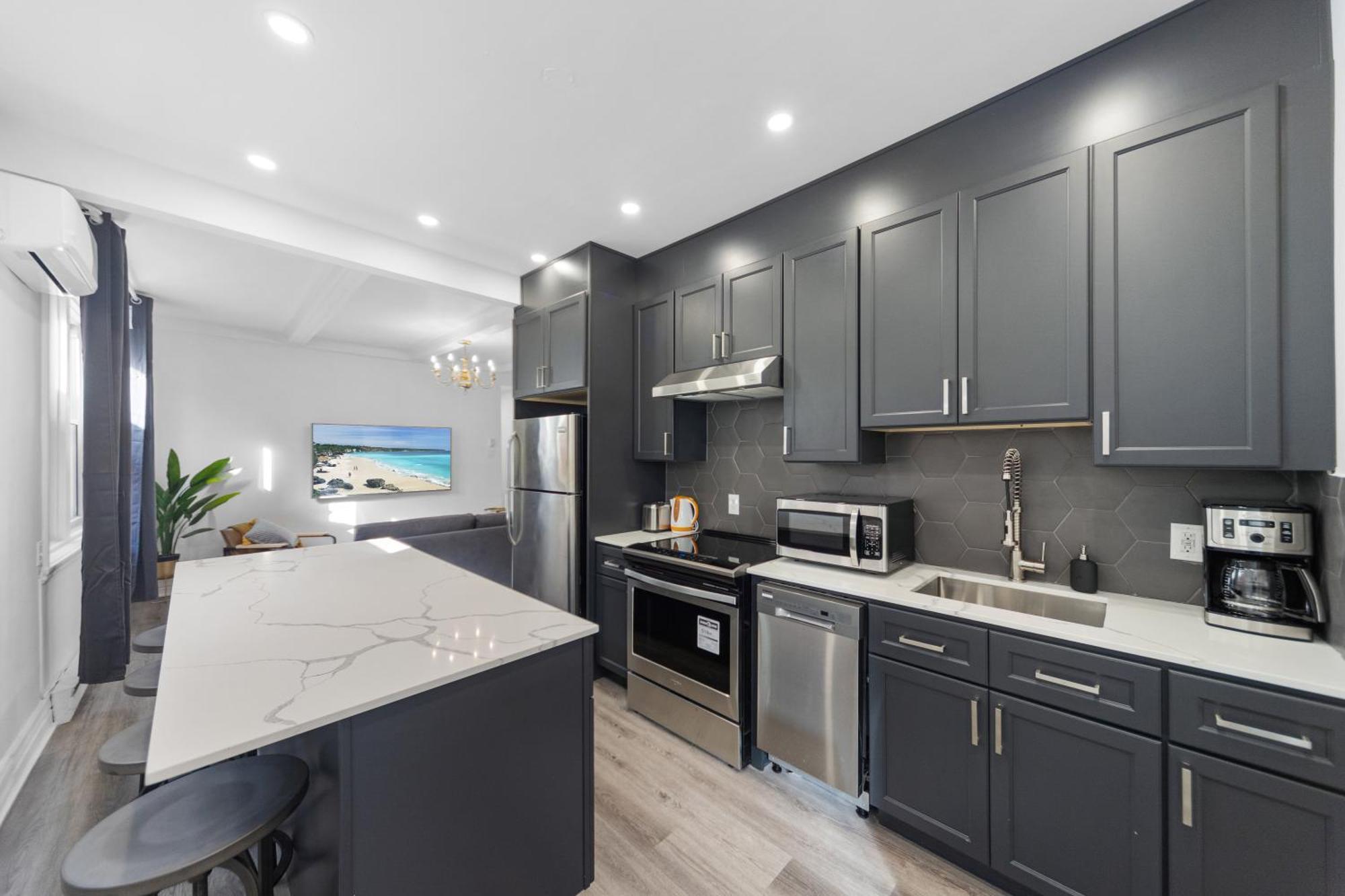 Modern And Cozy 4 Bedrooms Sleep 12 * Montreal