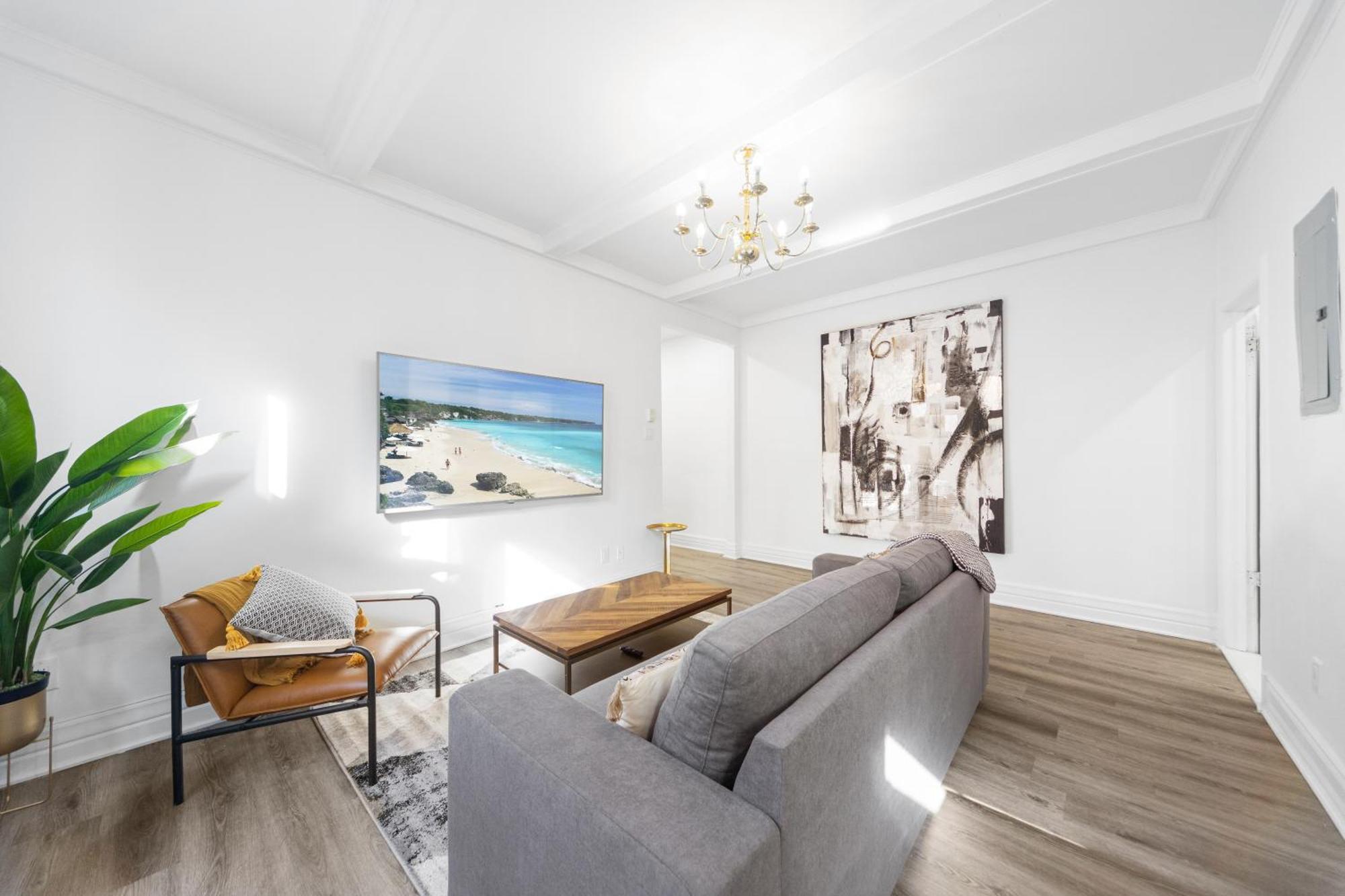 Apartment Modern And Cozy 4 Bedrooms Sleep 12 Montreal
