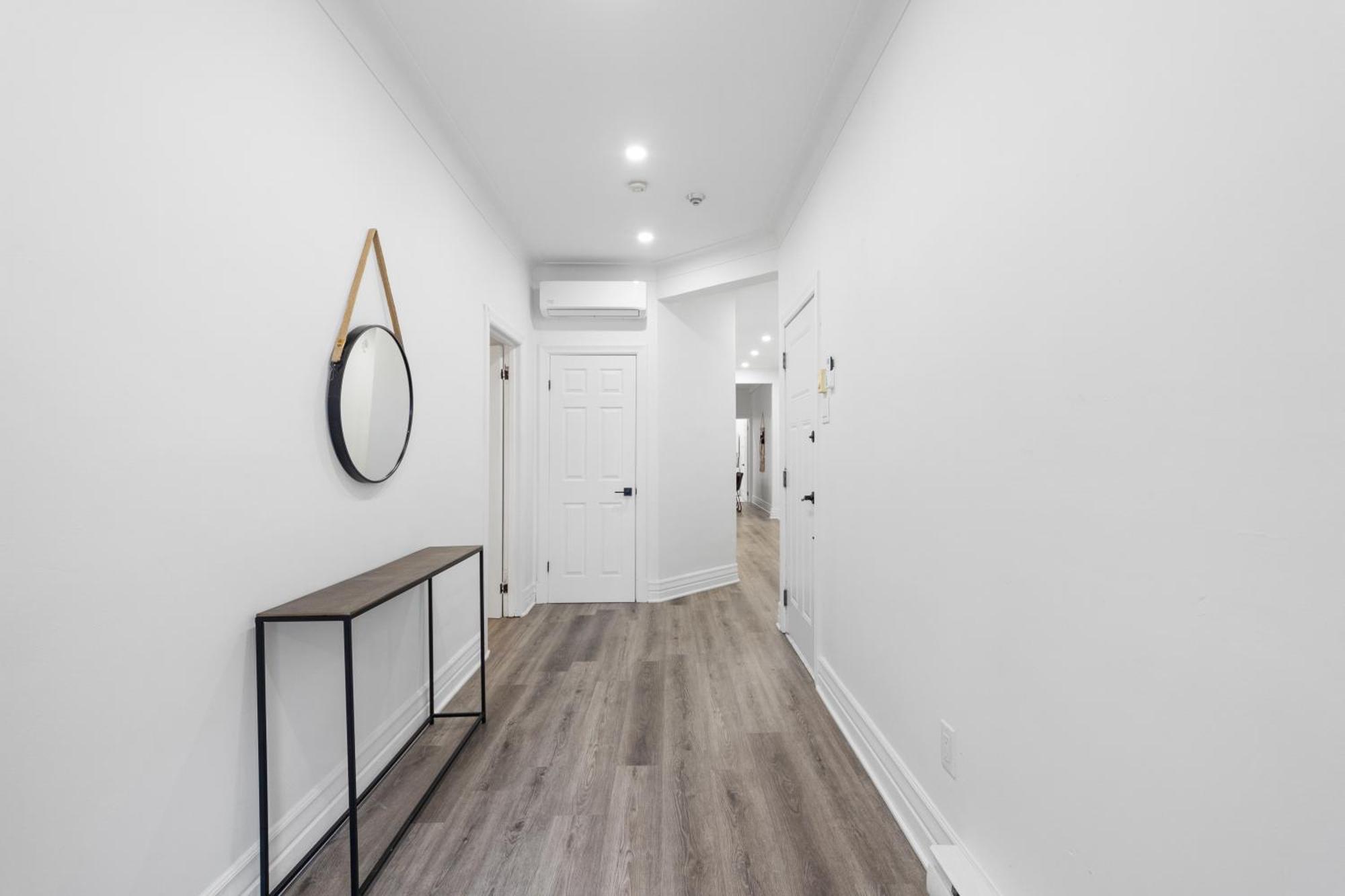 Modern And Cozy 4 Bedrooms Sleep 12 Montreal