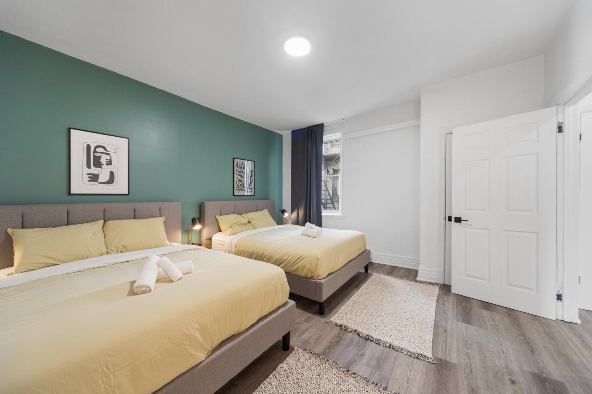 Modern And Cozy 4 Bedrooms Sleep 12 Montreal