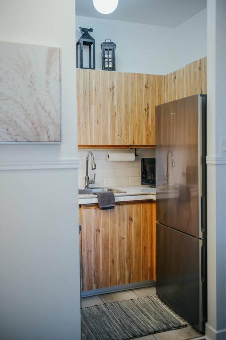 Apartment Hresidences Modern On Ontario Street