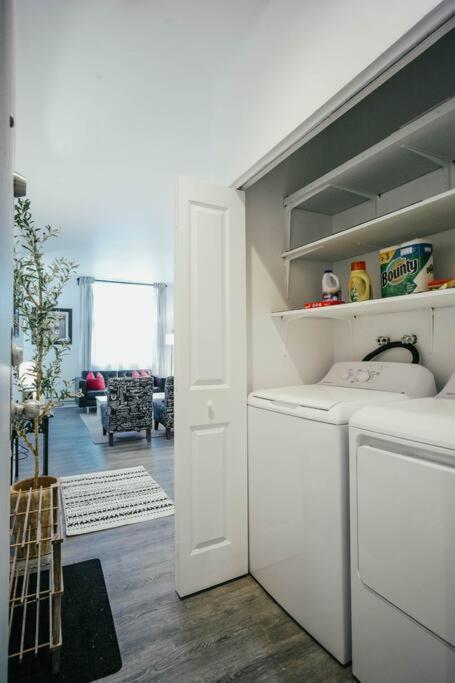 Hresidences Modern On Ontario Street Apartment
