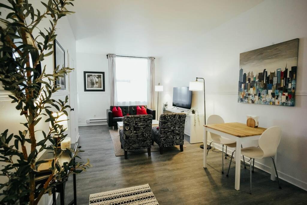 Apartment Hresidences Modern On Ontario Street *