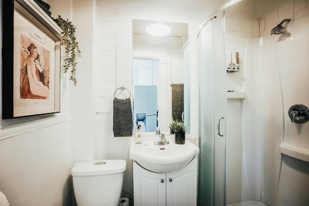 Apartment Hresidences Cozy Heritage St Andre Mtl