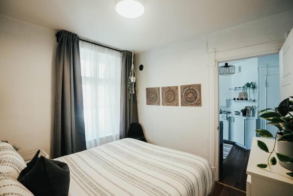 Hresidences Cozy Heritage St Andre Mtl Apartment