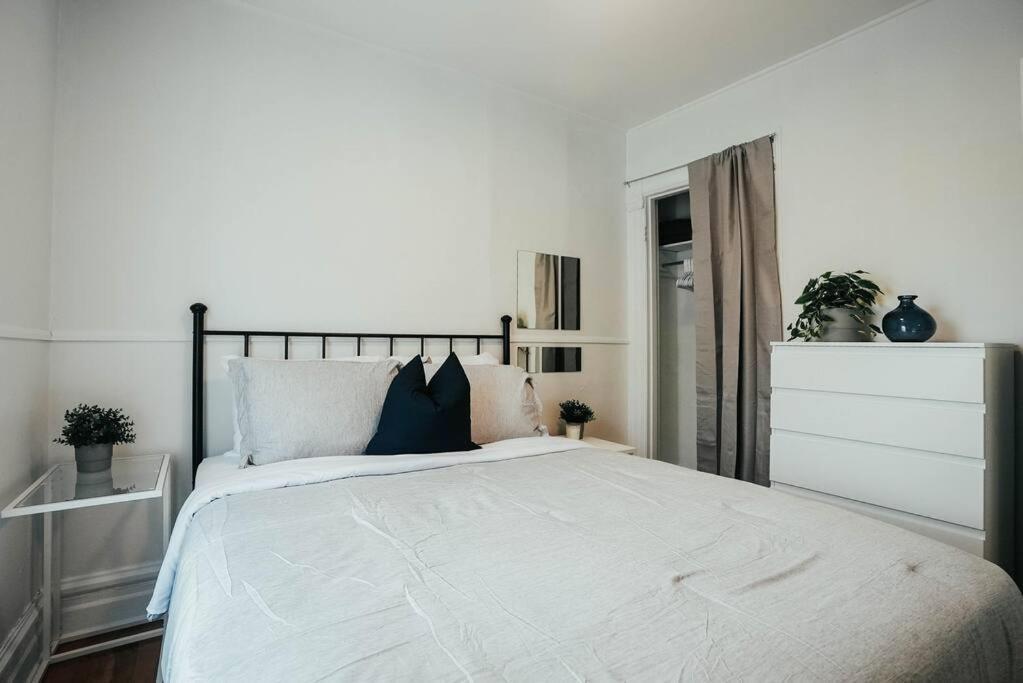 Apartment Hresidences Cozy Heritage St Andre Mtl Montreal