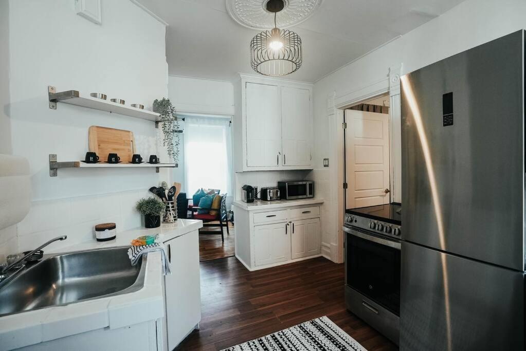 Hresidences Cozy Heritage St Andre Mtl Montreal