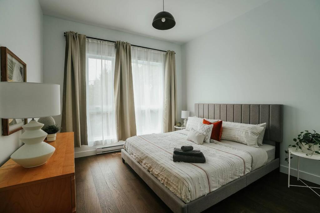 Apartment Hresidences Modern Apt On Main St Hubert Street *