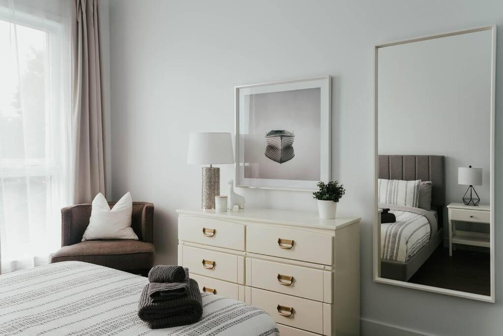 Hresidences Modern Apt On Main St Hubert Street *
