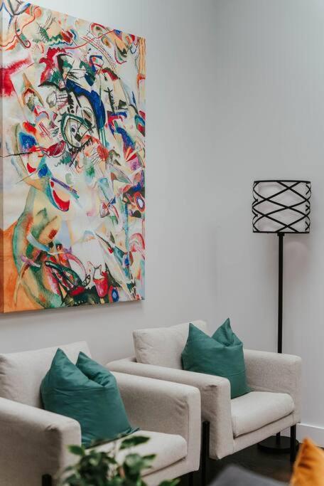 Hresidences Modern Apt On Main St Hubert Street