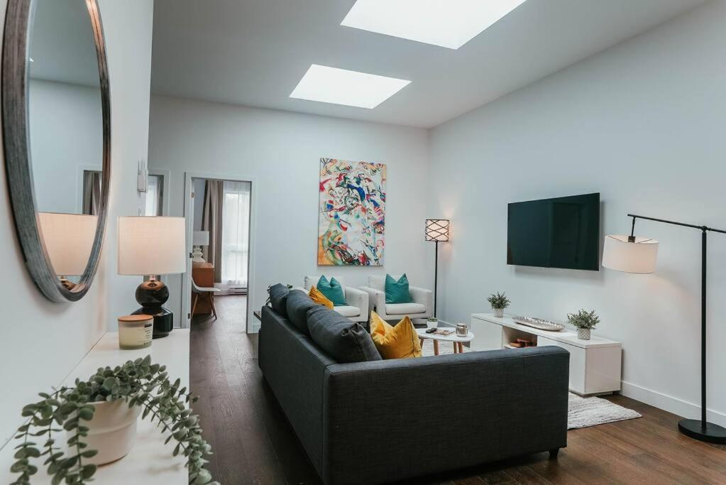 Hresidences Modern Apt On Main St Hubert Street
