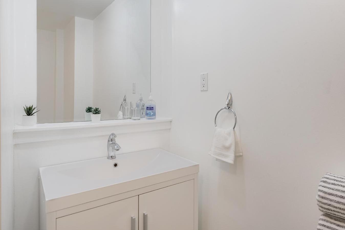 Aaa Location & Free Parking Apartment