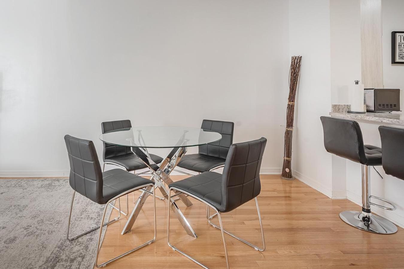 Aaa Location & Free Parking Apartment Montreal