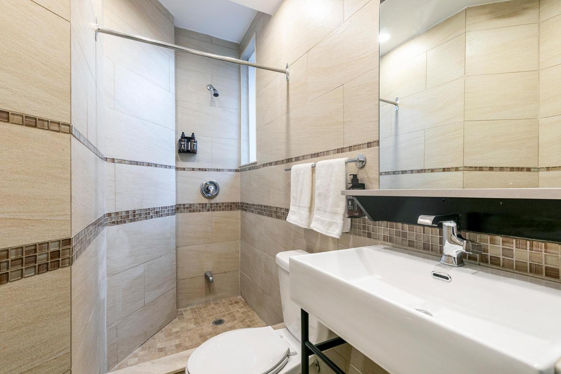 Le Coach Hotel Montreal