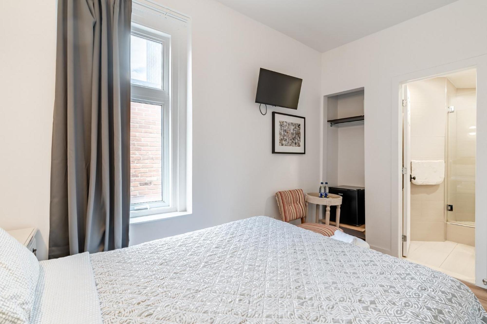 Le Coach Hotel Montreal