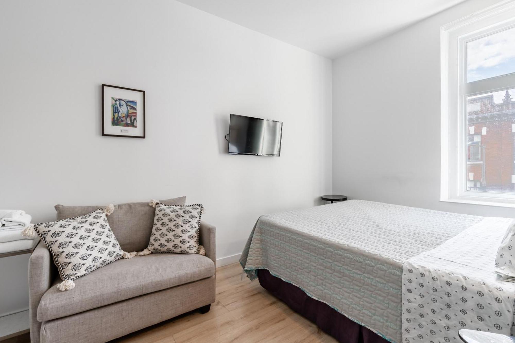 Le Coach Hotel Montreal