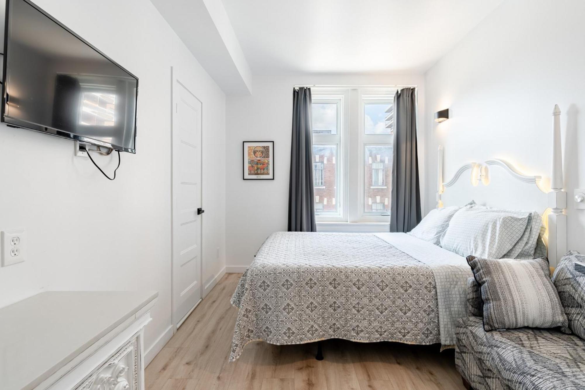 Hotel Le Coach Montreal